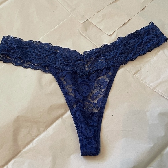 NWT & NWOT All 3 Thongs Are Large Were Packed Away - Picture 2 of 11